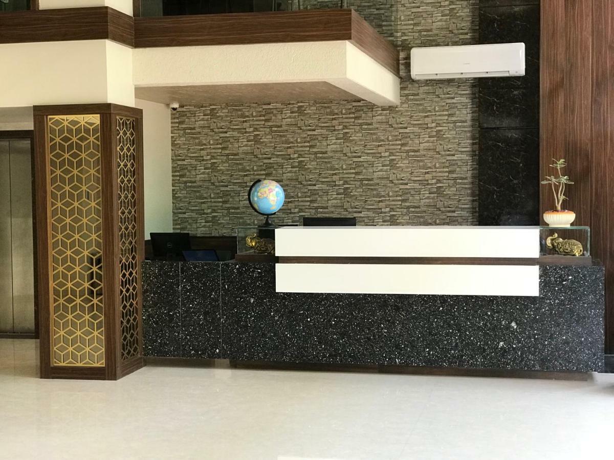 Kyriad Hotel Solapur By Othpl Buitenkant foto