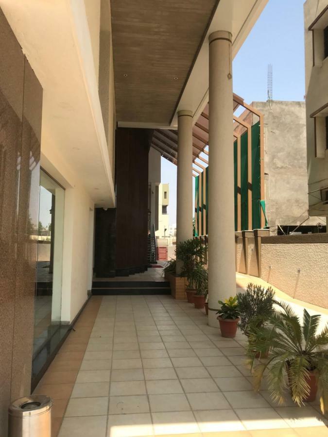 Kyriad Hotel Solapur By Othpl Buitenkant foto