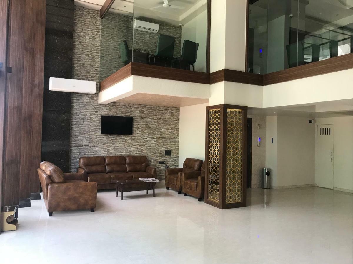 Kyriad Hotel Solapur By Othpl Buitenkant foto