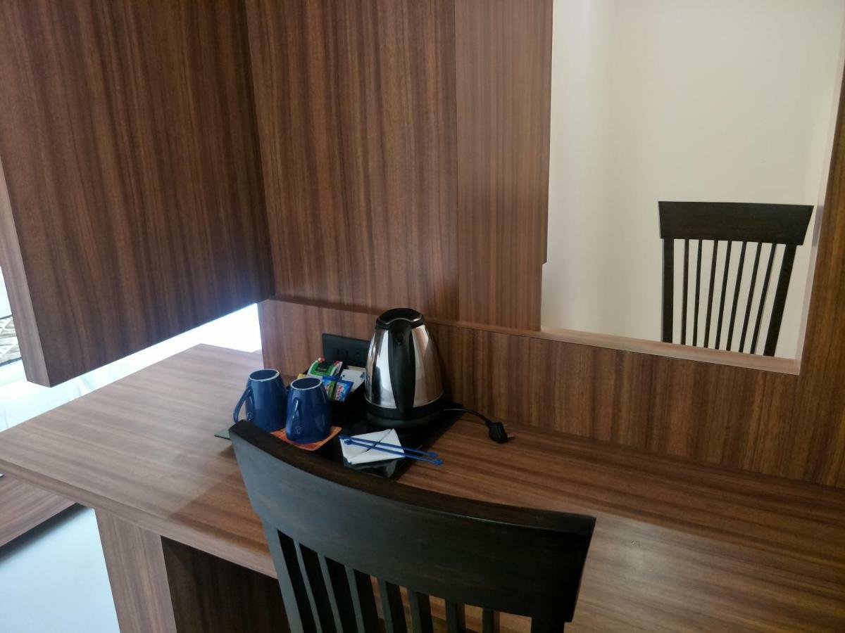 Kyriad Hotel Solapur By Othpl Buitenkant foto