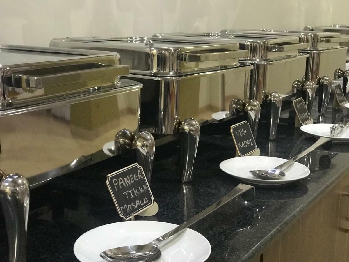 Kyriad Hotel Solapur By Othpl Buitenkant foto