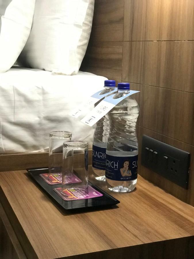 Kyriad Hotel Solapur By Othpl Buitenkant foto