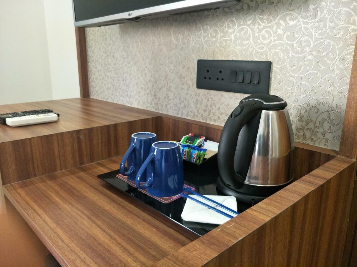 Kyriad Hotel Solapur By Othpl Buitenkant foto